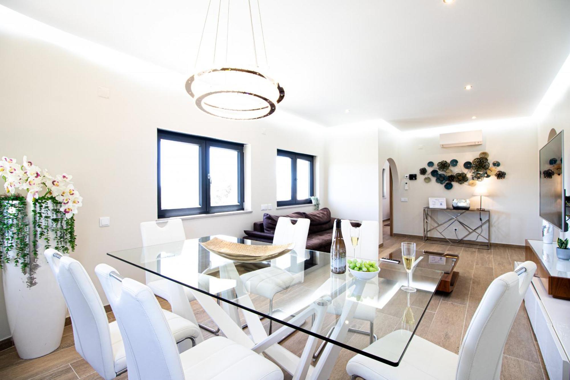 Redonda Villa