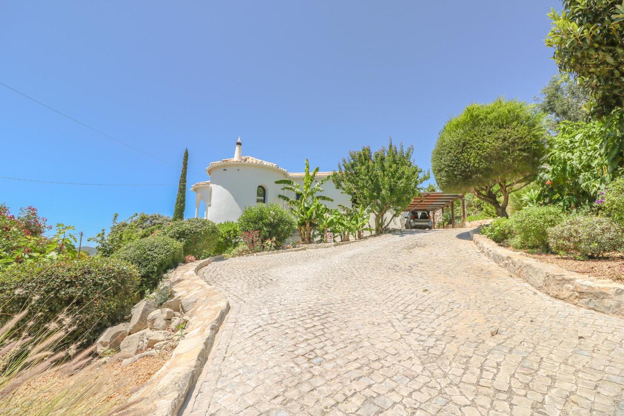 Redonda Villa Loule