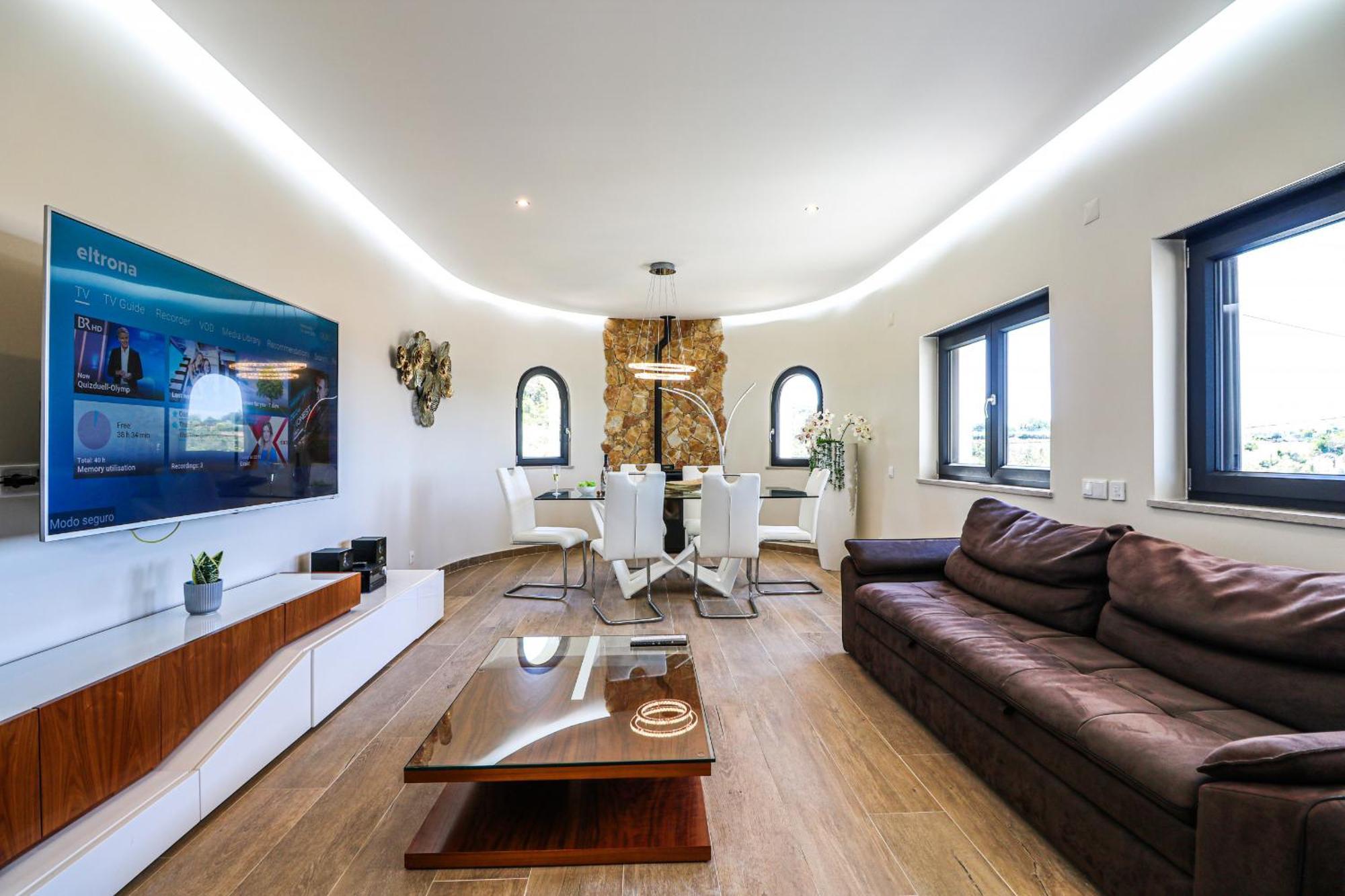 Redonda Villa