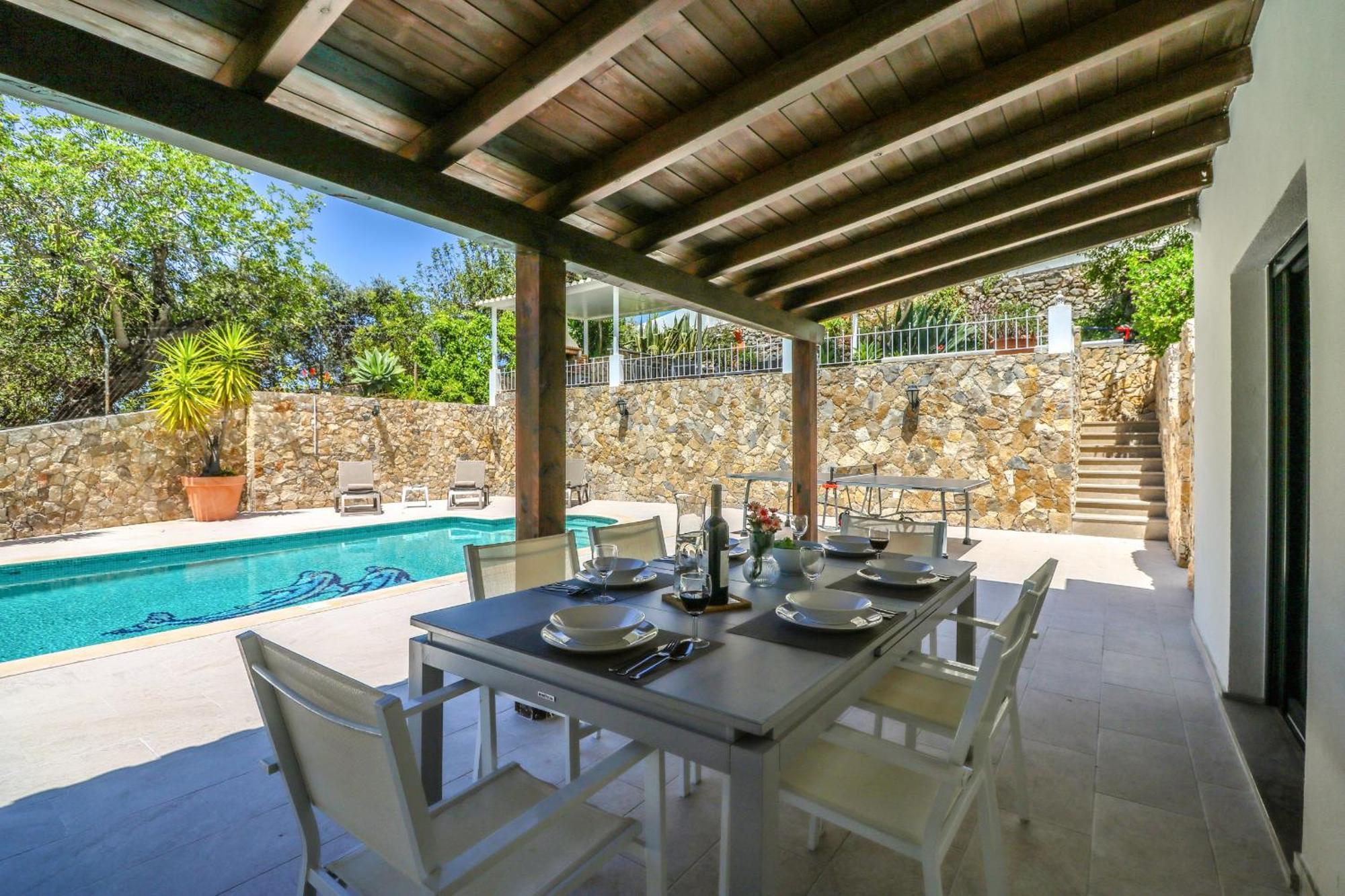 Redonda Villa